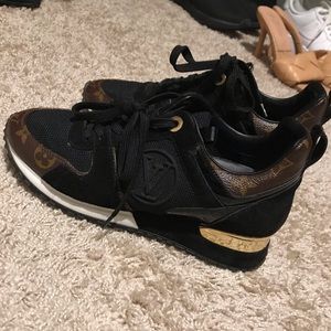 LOUIS VUITTON SNEAKERS